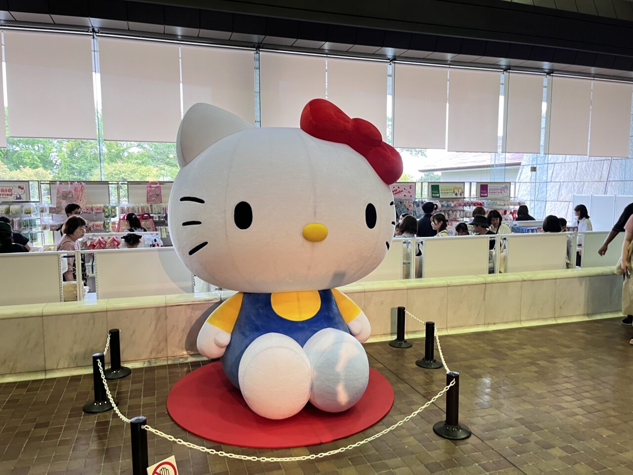 サンリオ展 キティちゃん巨大ぬいぐるみ